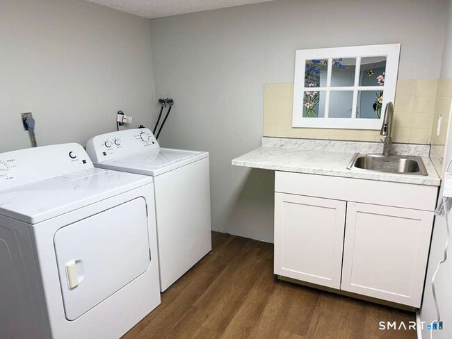 Building Photo - 7 Beechwood Dr