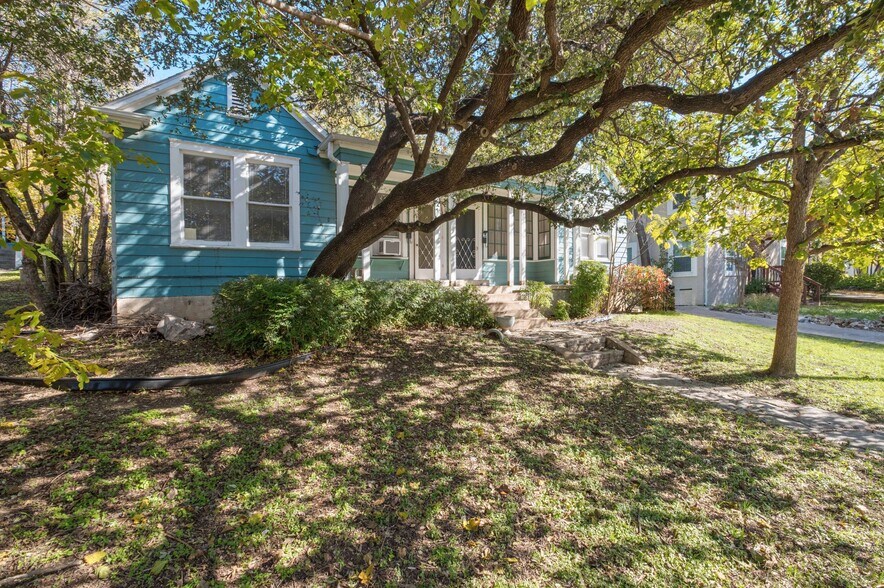 Building Photo - 202 E 31st St