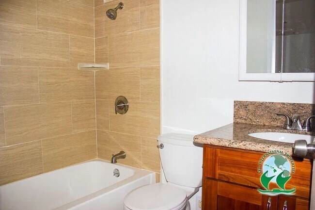 Building Photo - 2483 Kapiolani Blvd