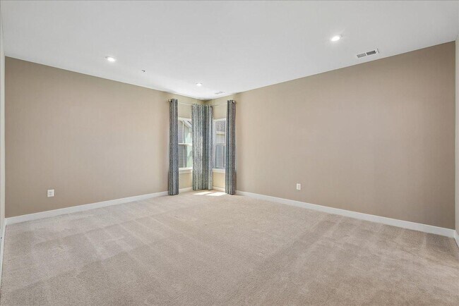 Building Photo - 1303 Potomac View Pkwy