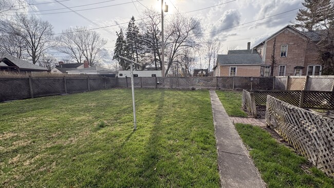 Building Photo - 110 S 4th St