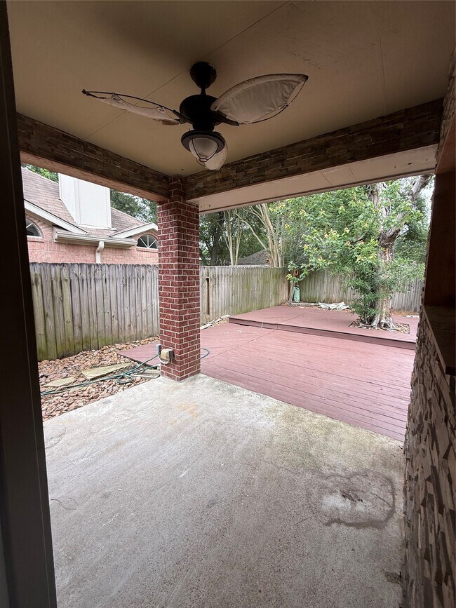 Building Photo - 1927 Kelona Dr