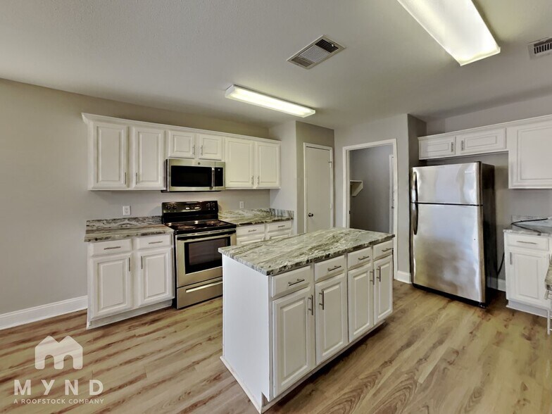 Building Photo - 105 Adams Dr