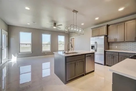 Building Photo - 621 Abadan Dr