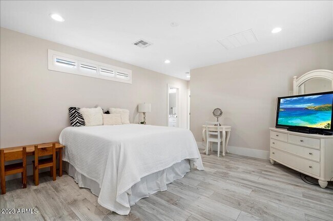 Building Photo - 13613 N 76th St