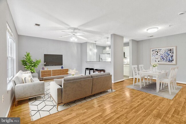 Building Photo - 43585 PATCHING POND Sq