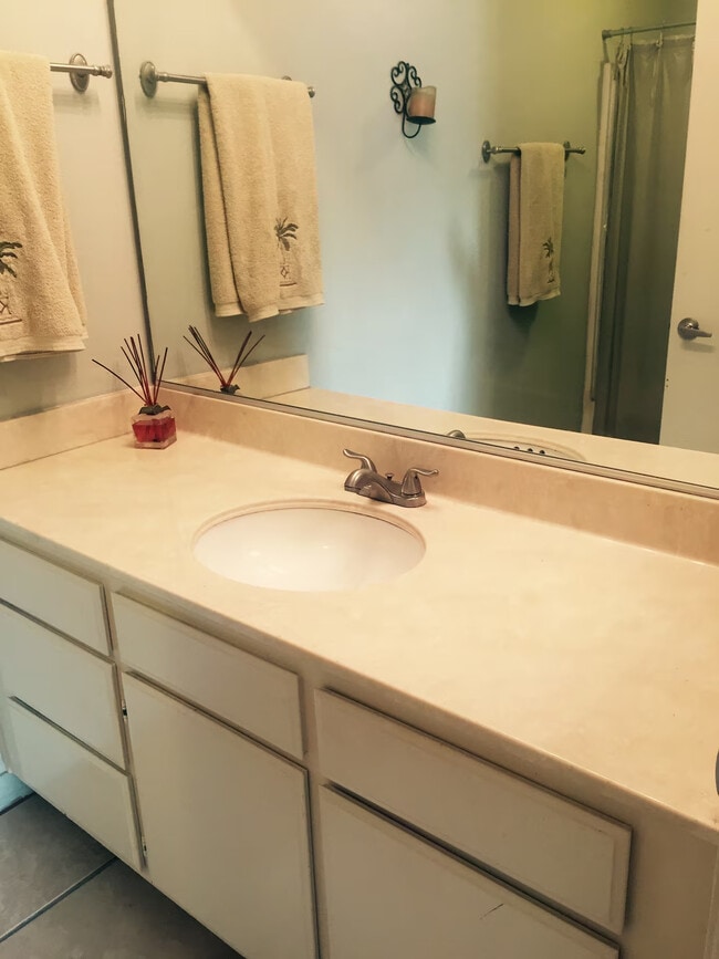 Building Photo - 901 N Alfred St