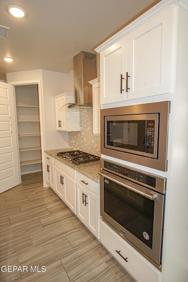 Building Photo - 12993 Tryne Way