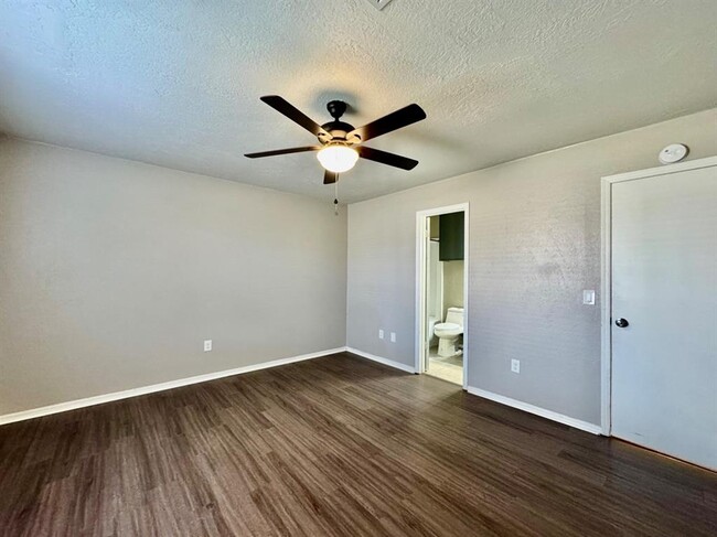 Building Photo - 143 Barrett Pl