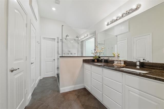 Building Photo - 5904 Saddle Clb Trl