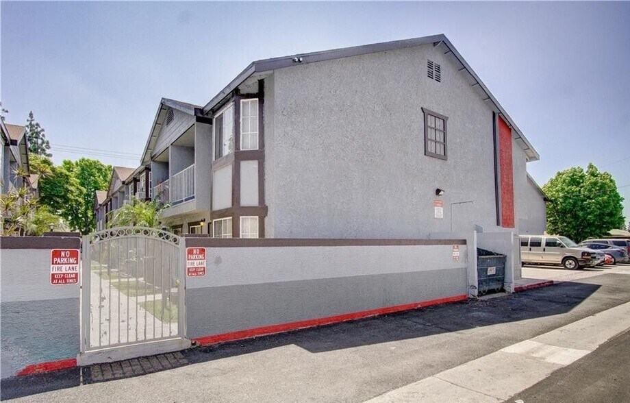 Building Photo - 7947 Garfield Ave