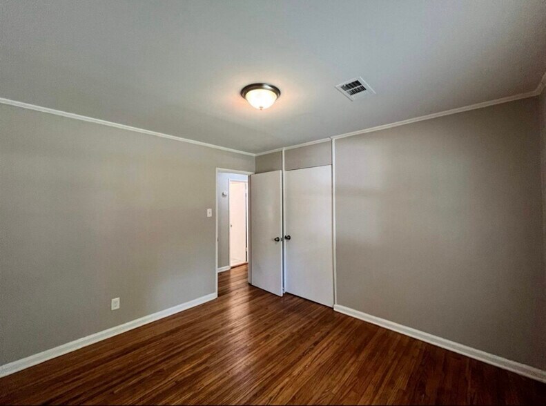 Building Photo - 1463 Merrycrest Dr