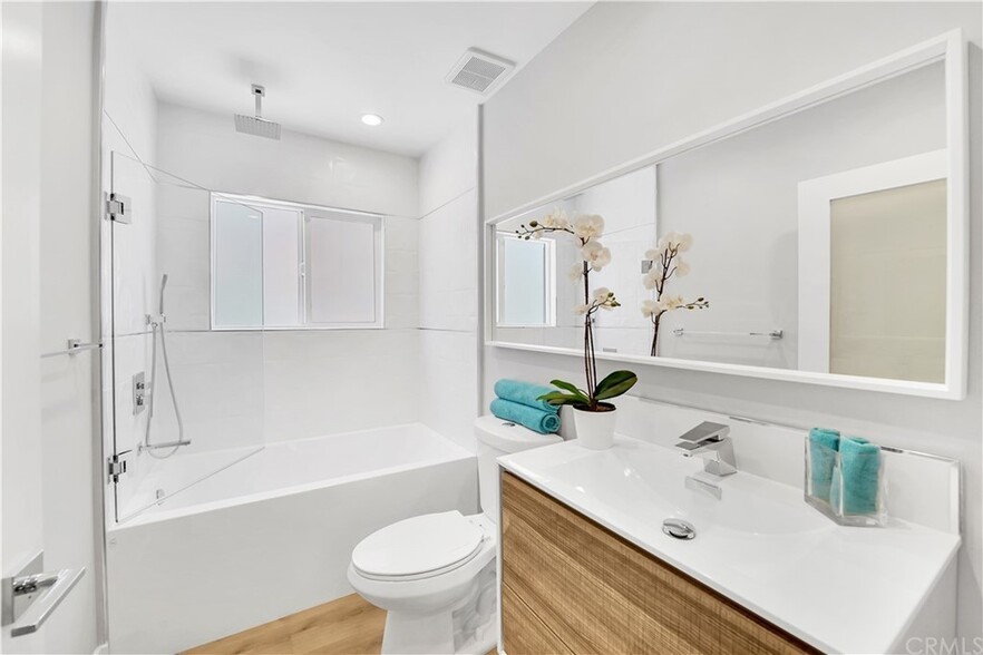 Bathroom - 4415 Exposition Blvd