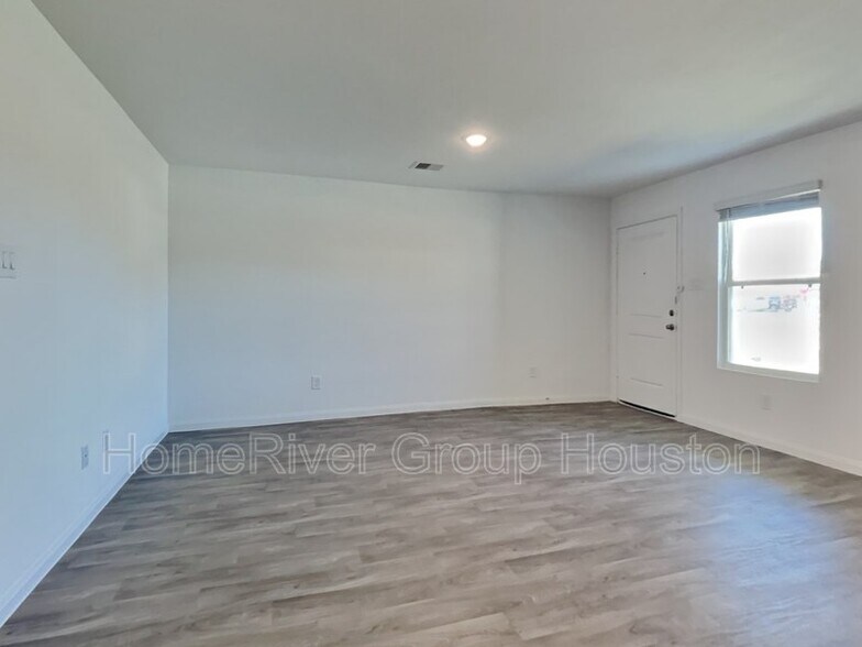 Building Photo - 18 Rd 5117