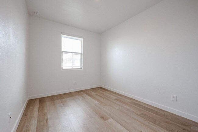 Building Photo - COMING SOON, Stunning 4 bedroom, 4 bathroom home in the desirable gated community of Horizon in C...