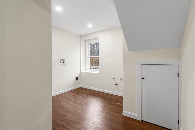 Building Photo - 7 Old North Rd