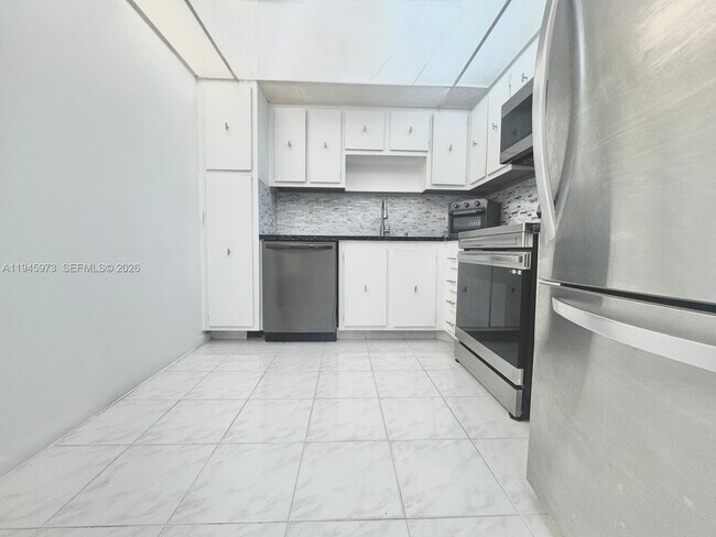 Building Photo - 3800 S Ocean Dr