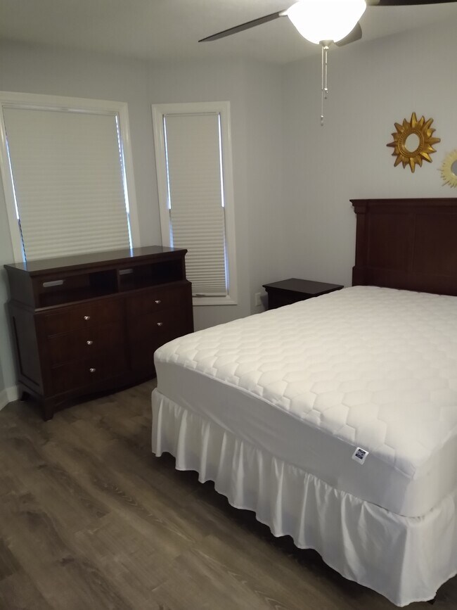 Building Photo - 101 Pinewood Dr