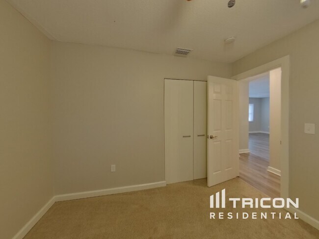 Building Photo - 105 Ravenway Dr