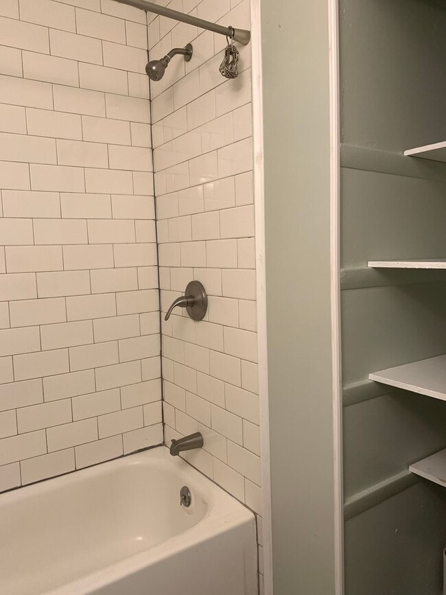 Building Photo - Pretty Renovated Rent Ready Ranch Near I-4...