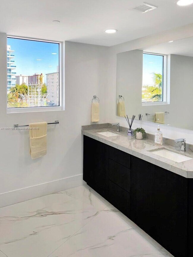 Building Photo - 615 Bayshore Dr