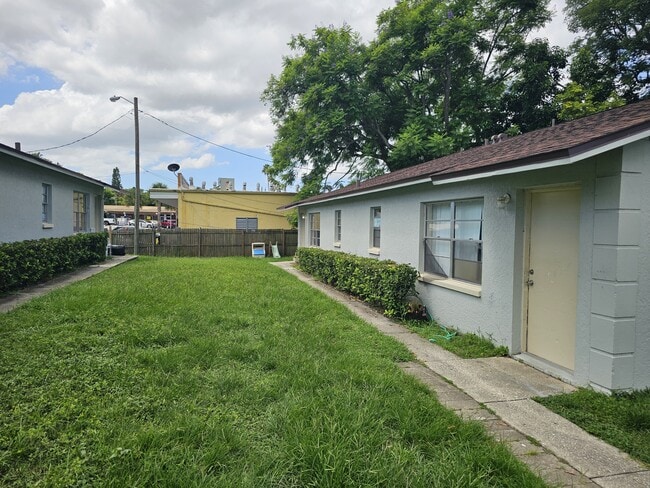 Building Photo - 1409 Laura St
