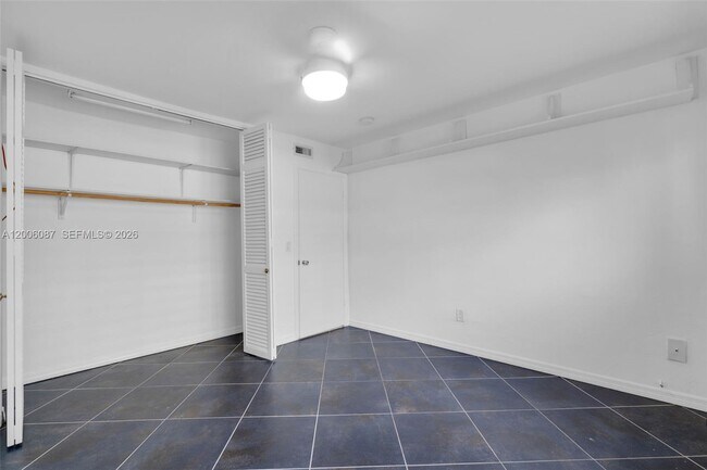 Building Photo - 11960 NE 19th Dr