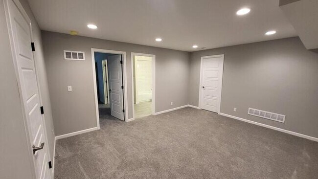 Building Photo - Maintenance free living in Blue Valley School district