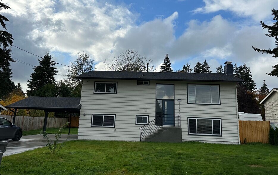 Building Photo - 20914 3rd Ave W