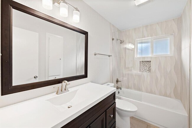Building Photo - 1100 Red Cliff Dr