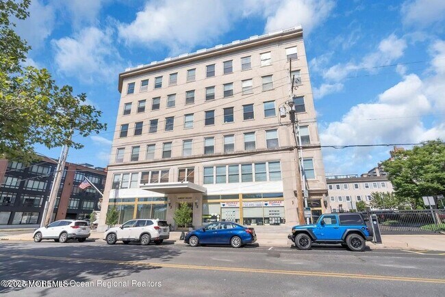 Building Photo - 501 Grand Ave
