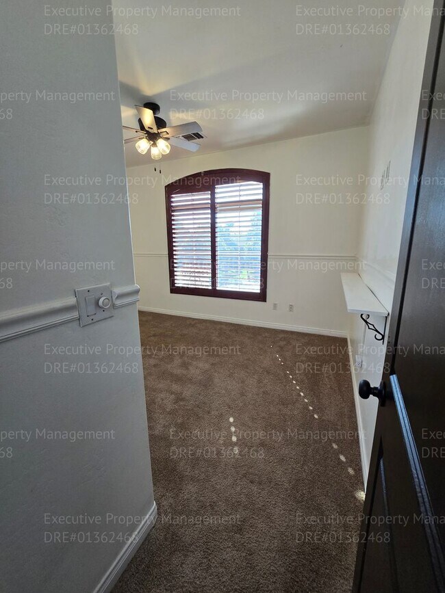 Building Photo - 3 bedroom/ 2.5 bathroom 2 story home.