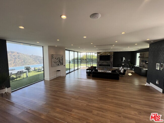 Building Photo - 2110 Hercules Dr