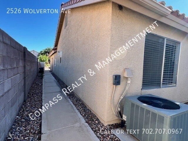 Building Photo - 2526 Wolverton Ave