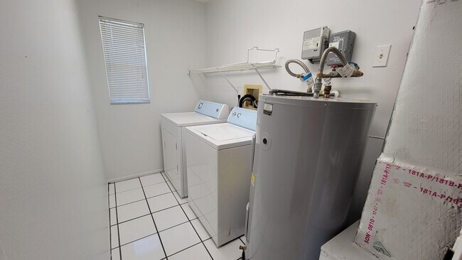 Building Photo - Fantastic 3 Bed/ 2 bath + Den ~ UTC Distri...