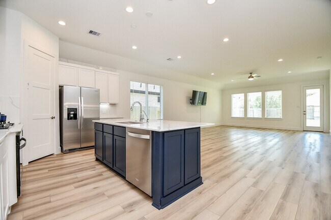 Building Photo - 215 Springfield Terrace Dr