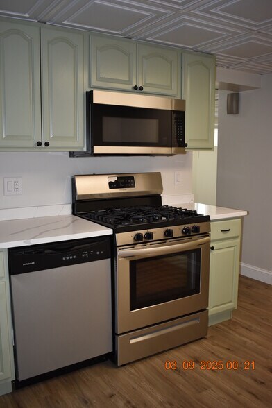 Building Photo - 13 Carman St