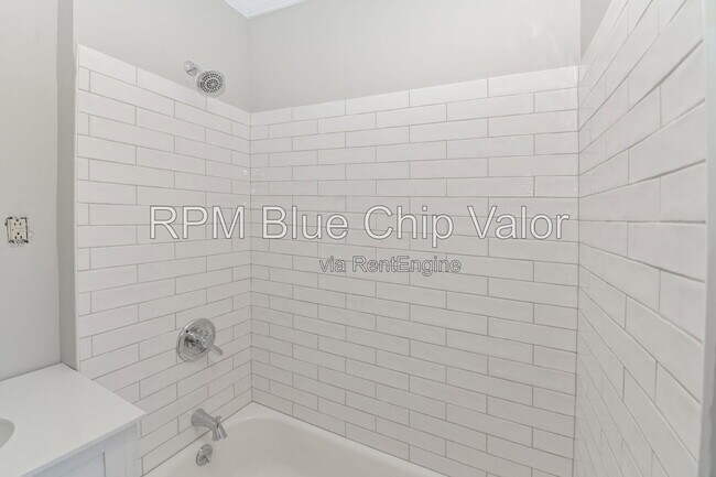 Building Photo - 5214 Warren Ave