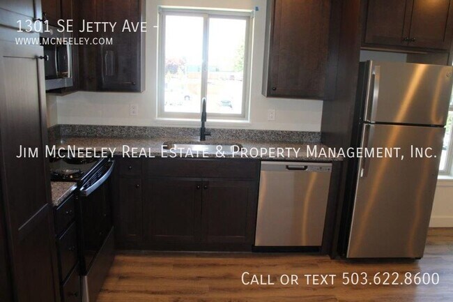 Building Photo - 1301 SE Jetty Ave
