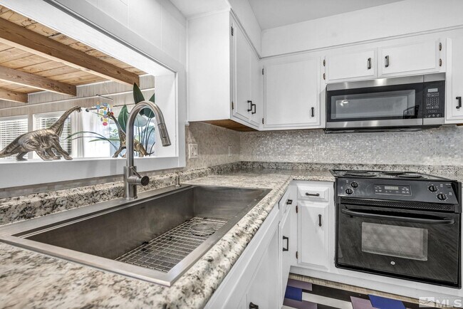 Building Photo - 405 Gregory Way