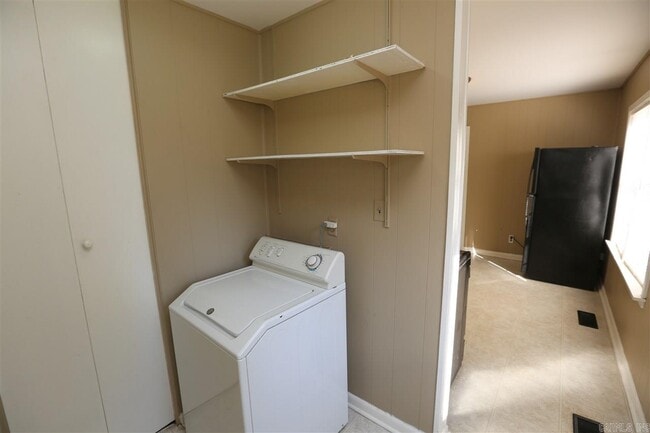 Building Photo - 11412 Ashwood Dr