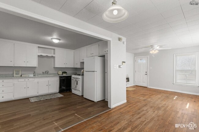 Building Photo - 2714 Sherman Rd