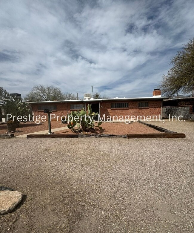 Building Photo - Stop Your Search! This 3/2+ Bonus Room is Centrally Located with a Pool and More!