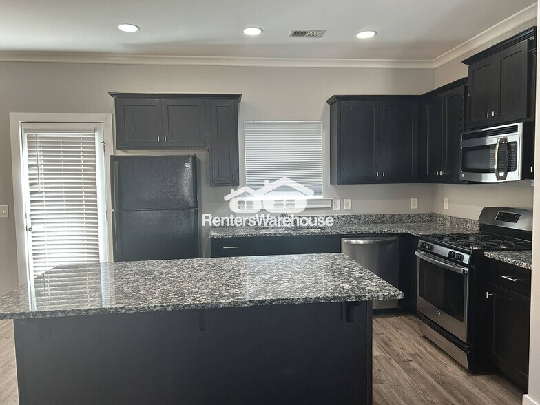 Building Photo - 581 Polo Way