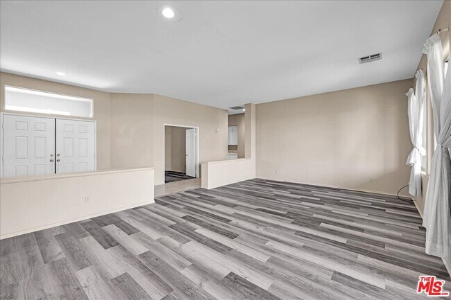 Building Photo - 40808 Eastwood Ln