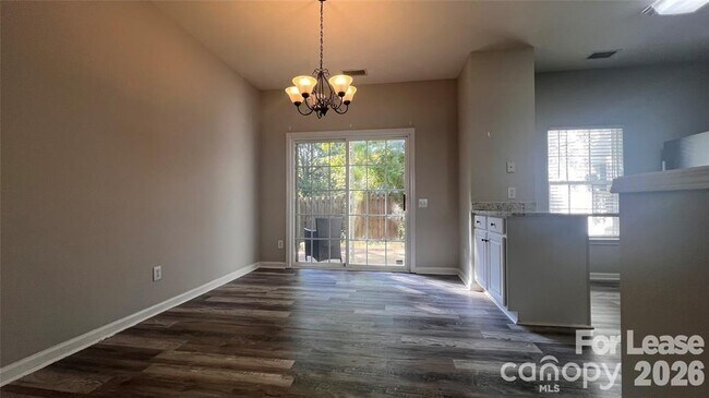 Building Photo - 3261 Mannington Dr