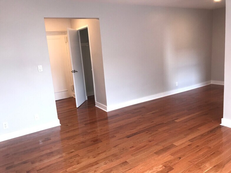Building Photo - 1104 Palisade Ave