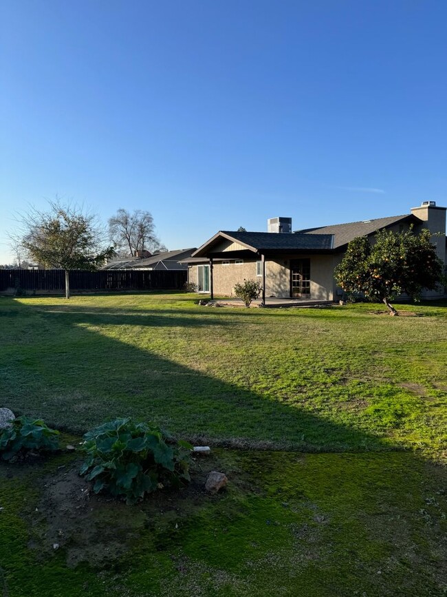 Building Photo - Renovated 3 bedroom 2 bath Exeter home