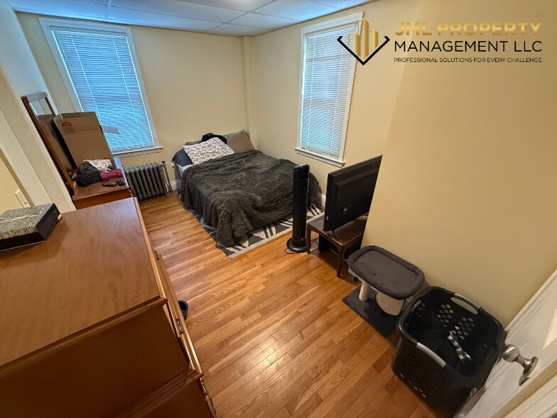 Building Photo - 500 Cherry St