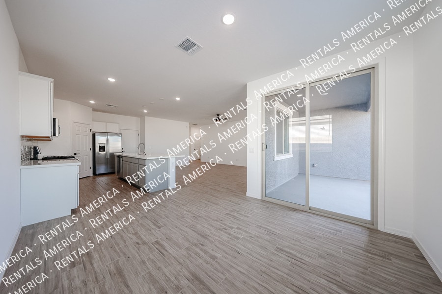 Building Photo - 5528 W McNeil St